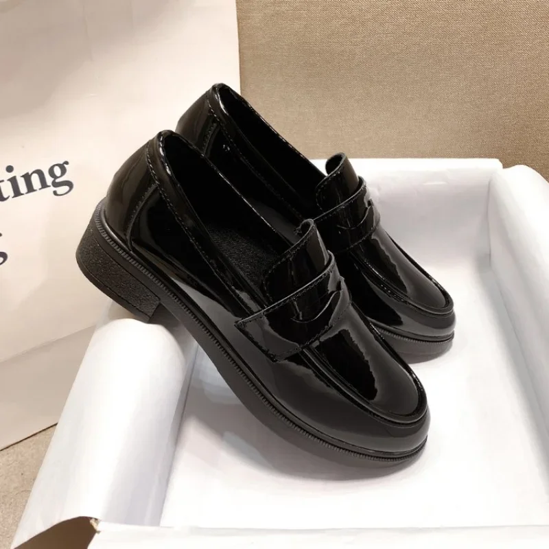2024 New Fashion Patent Leather Loafers for Women Shoes Square Heel Slip on Office Lady Shoes Loafers Chaussure Femme 2
