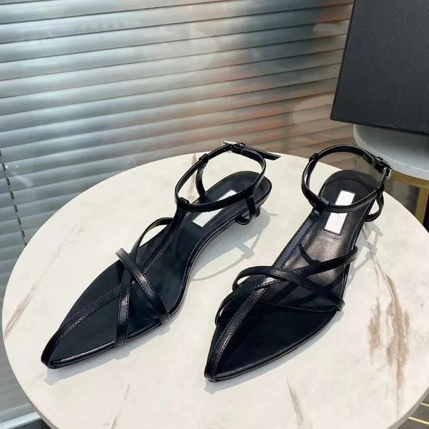 

Дизайнерские Брендовые женские туфли, привлекательные сандалии на тонком каблуке в стиле ретро, женская верхняя одежда, Новинка лета 2024, трендовые шлепанцы на среднем каблуке