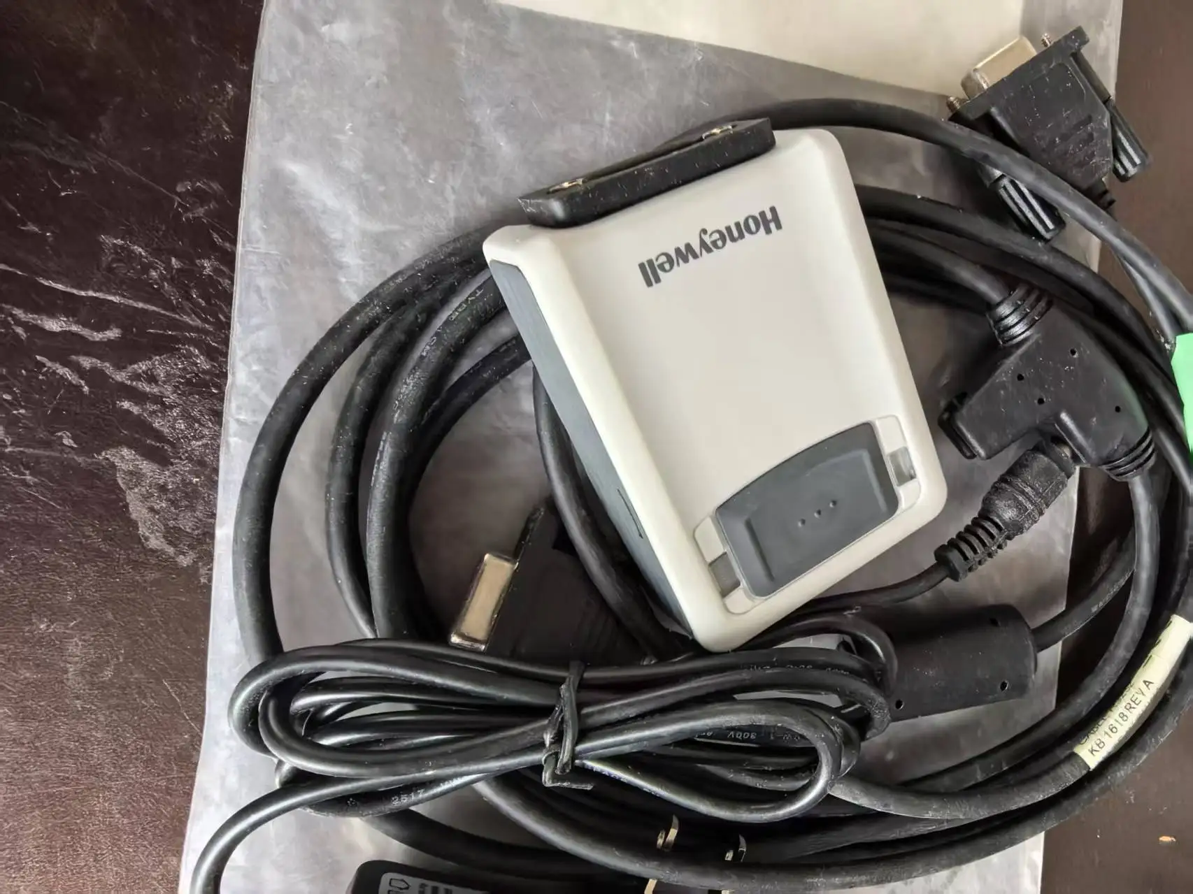Honeywell 3320G-4-INT 2D barcode reader barcode scanner with RS232 cable and power supply