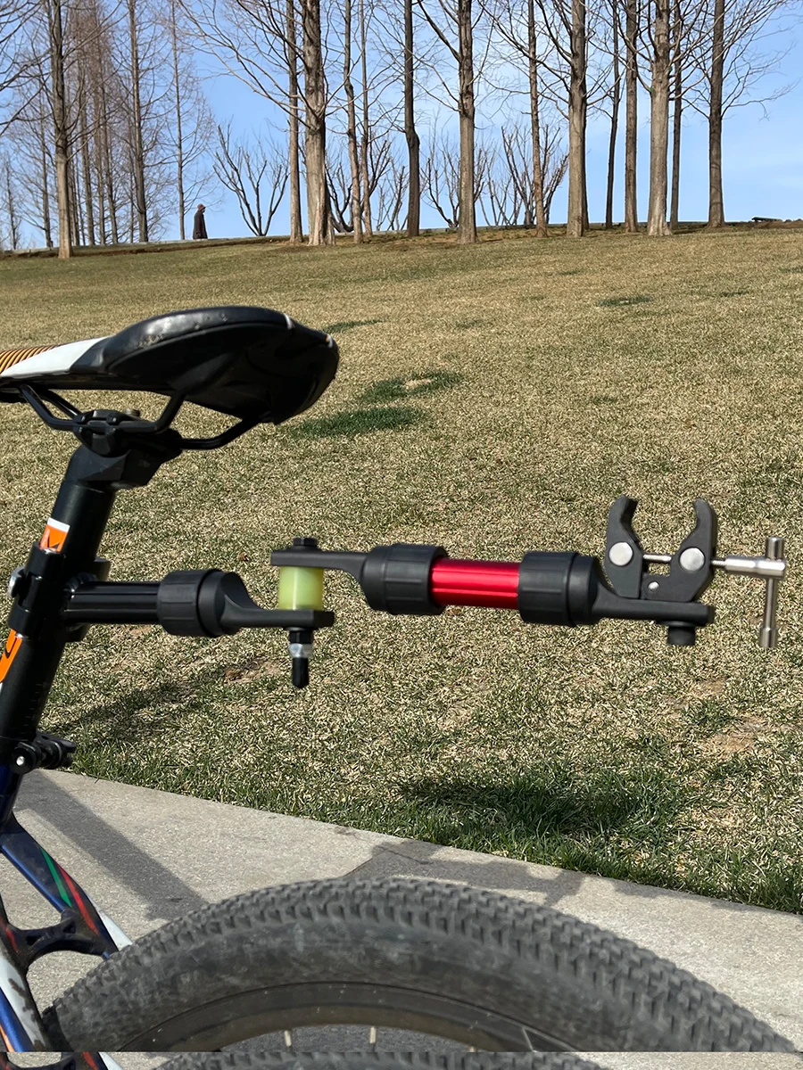 Bicycle trailer chuck, bicycle trailer attachment, tow bucket connector