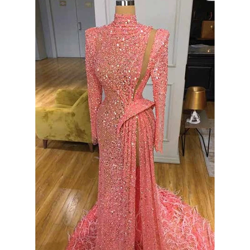 

2023 Elegant High Side Slit Prom Dresses Long Sleeves High Neck Evening Gown Sparkle Sequin Feather Formal Robes De Soirée