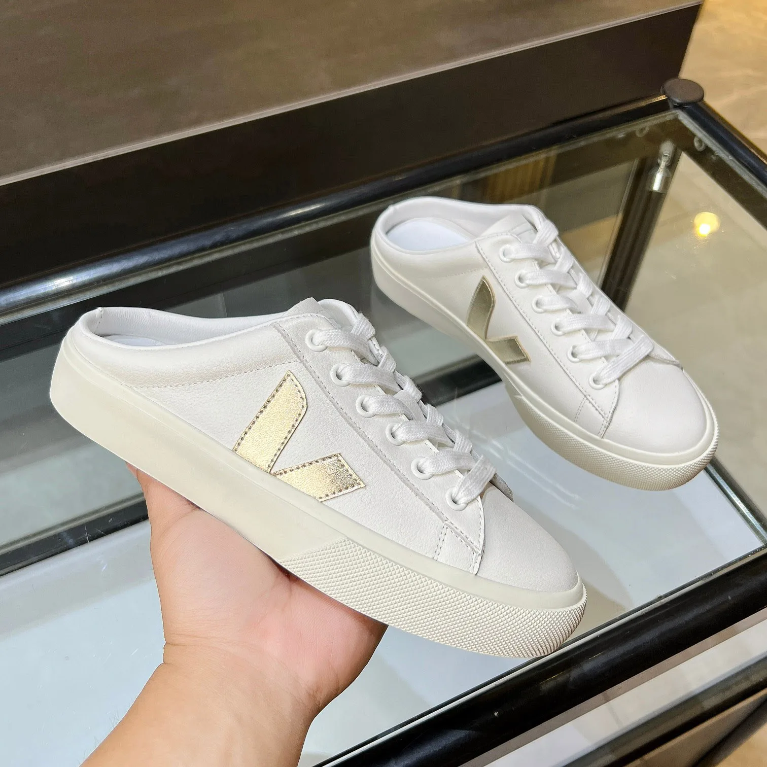 

2023 Autumn Winter New Retro flat heel thick sole casual sneakers 1128