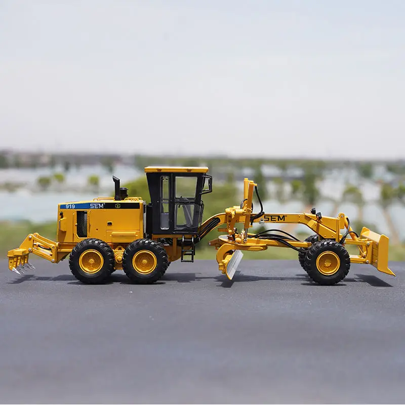 Modellismo: un Caterpillar in miniatura | maxon group