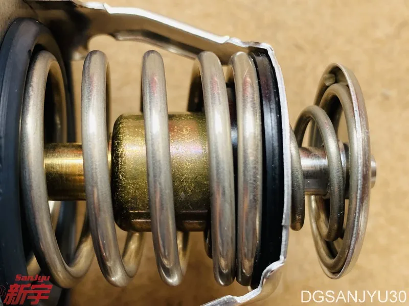 OUTLANDER2 CW6W PAJEROSPORT KH6W KR5W KS5W 6B31 3.0 THERMOSTAT KIT 82&deg;C MD194988 GENUINE