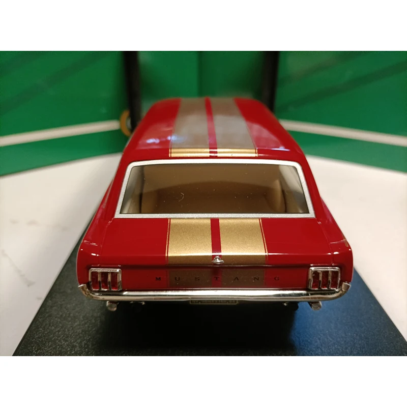 104-044 Cult 1/18 フォード Mustang Wagon 104-044 Cult 1/18 フォード Mustang Wagon