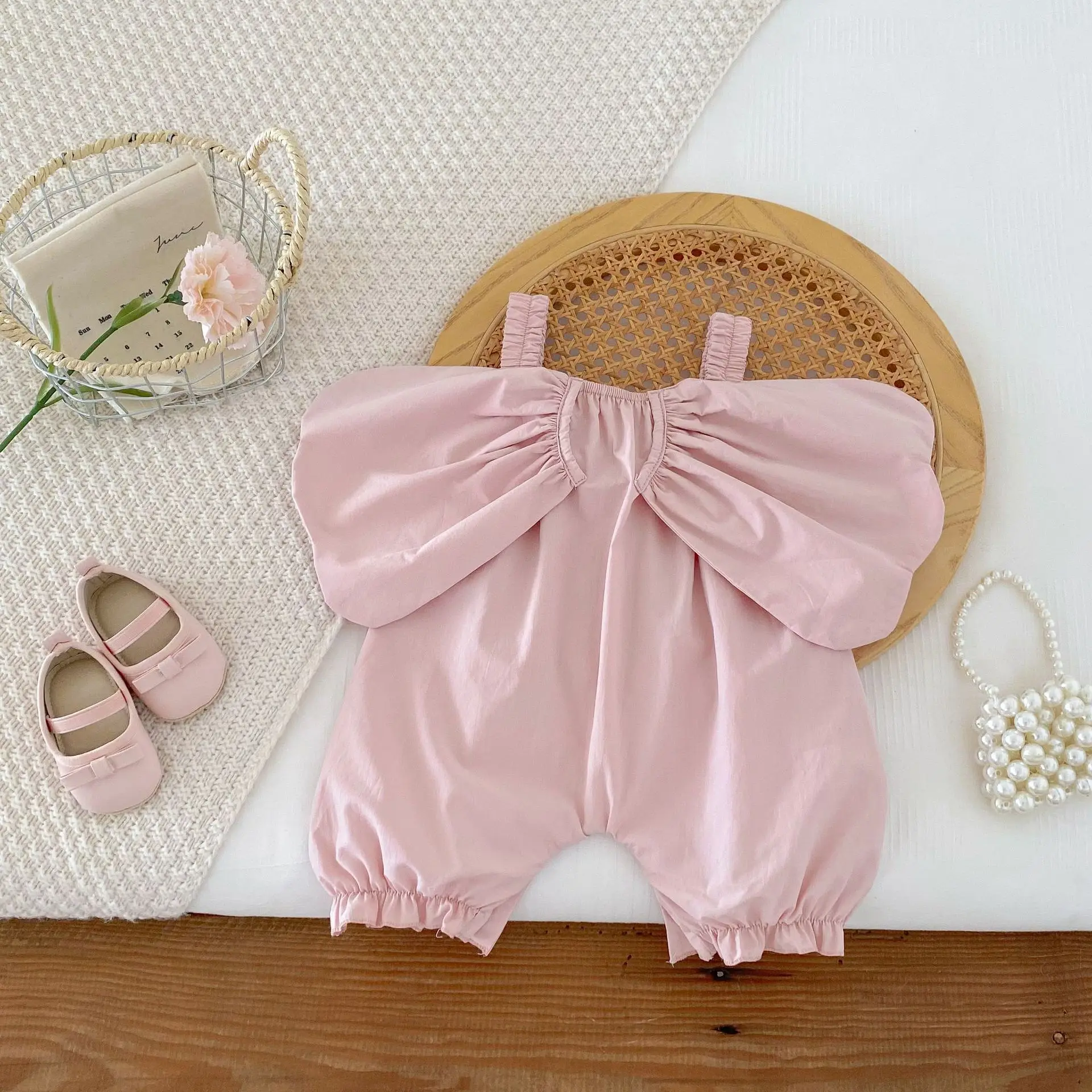 

Summer Korean 0-3 Year Infant Girl Jumpsuit Sleeveless Big Pink Bow Square Collar Muslin Newborn Girls Romper Baby Girl Bodysuit