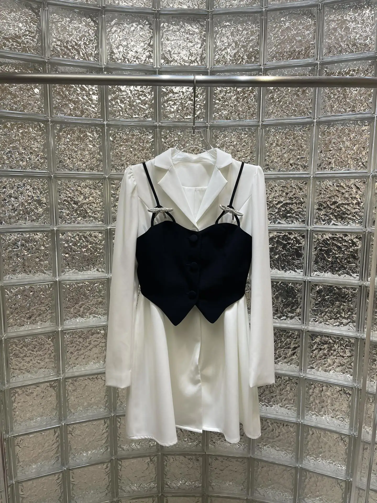 

2023 autumn women's new hot Dress Bubble sleeve design High quality Fashion temperament Slim and thin Exquisite elegance