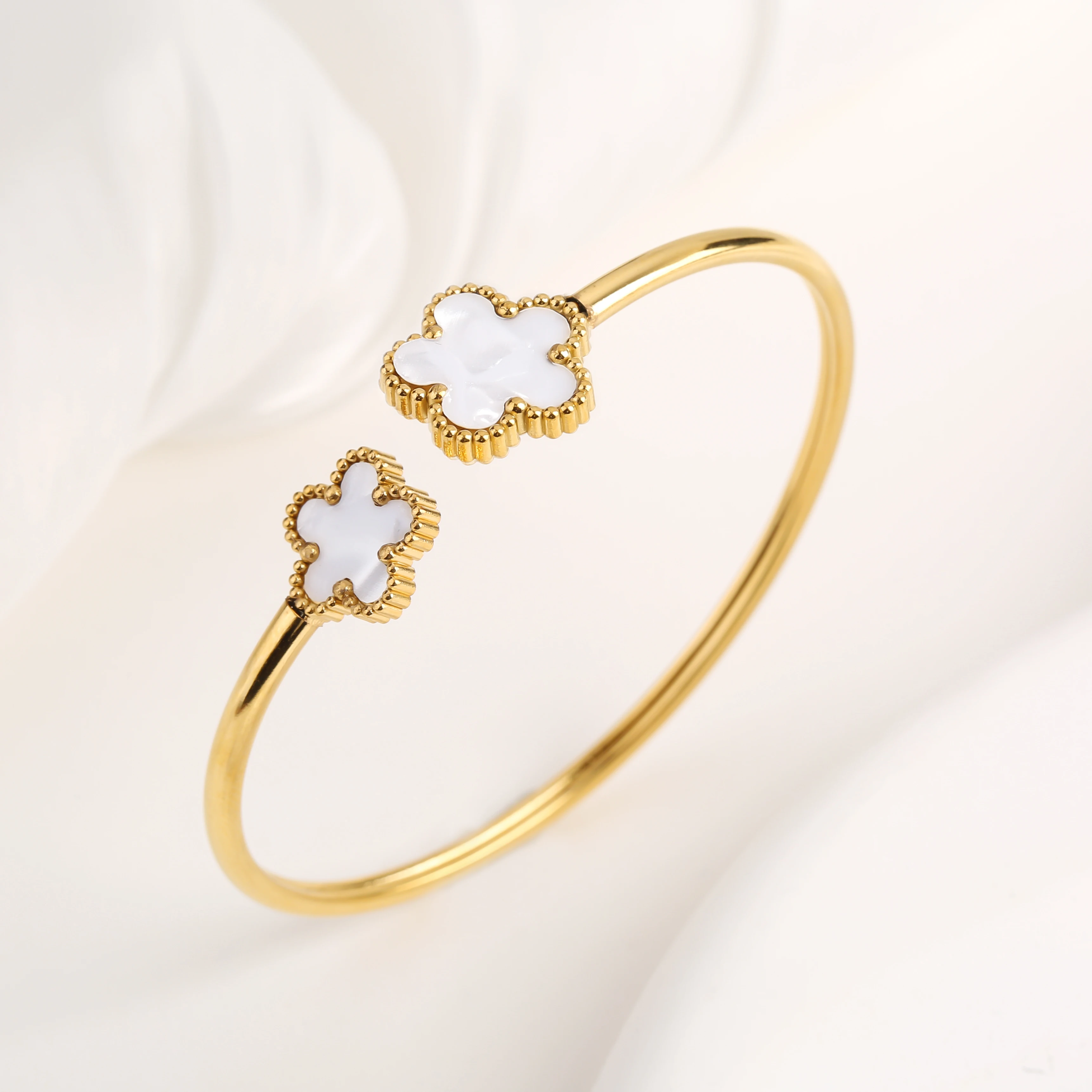 Classic Luxury Stainless Steel Five Leaf Flower Open Bangle High Quality Women Fashion Party Jewelry Gift Daily Wear Clover 2