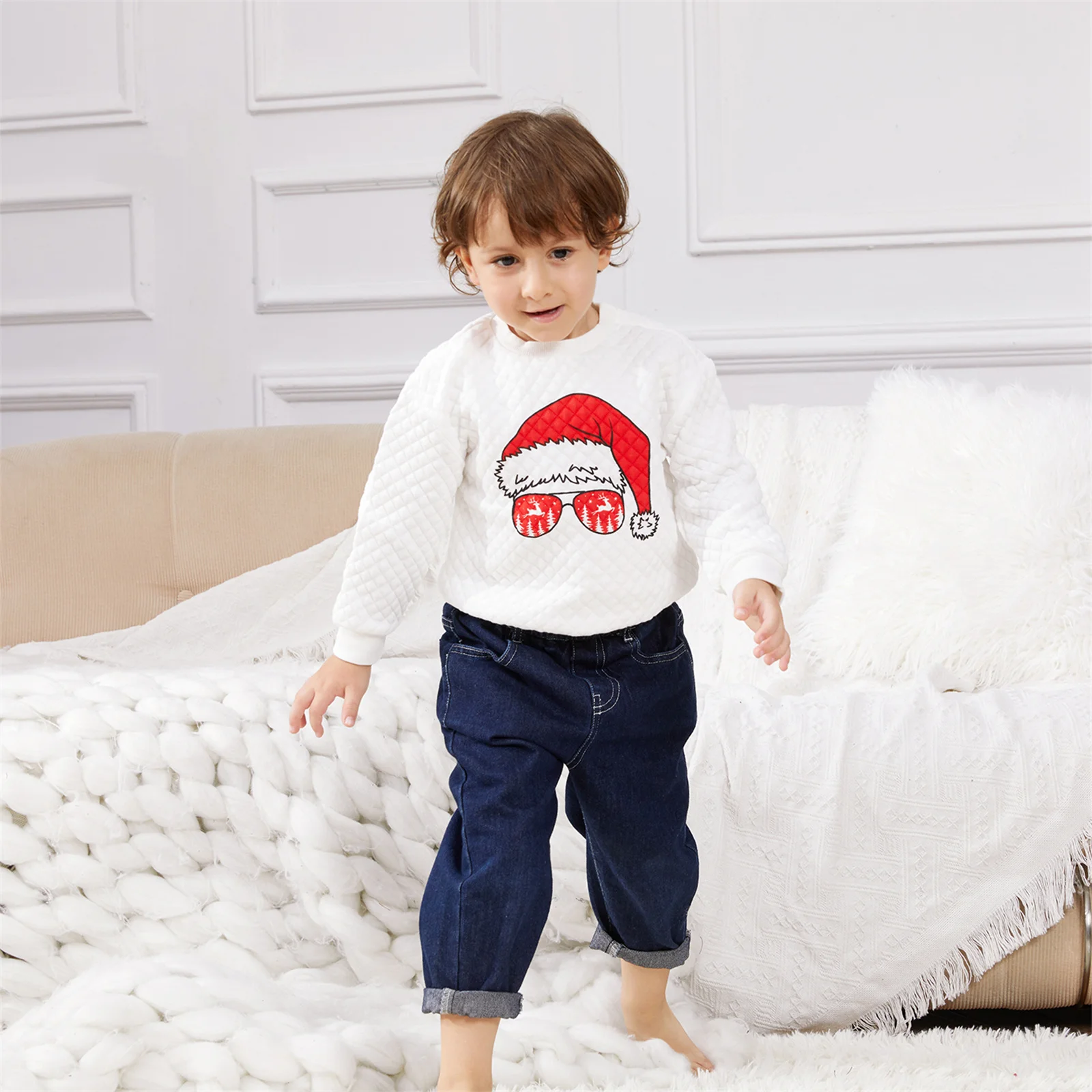 thumbnail image 5 of Sudadera con textura de manga larga a juego para toda la familia con estampado gráfico navideño de PatPat en color blanco, 5 of 5