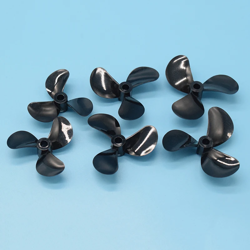 Hélice pour moteur RC 44mm reverse, pale courbée noire sur fond clair.