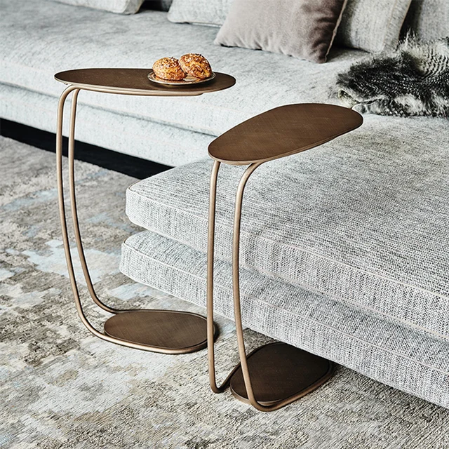 Table basse mobile en métal en forme de C minimaliste, petite table d'appoint créative, canapé simple, manuellement 1