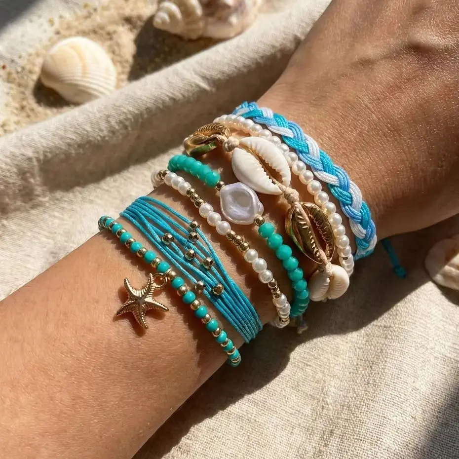 7-teiliges tropisch inspiriertes Armband-Set für Damen, Boho-Strand-Muschel-Ananas-Palmen-Anhänger-Schmuck, Sommer-Festival-Accessoires