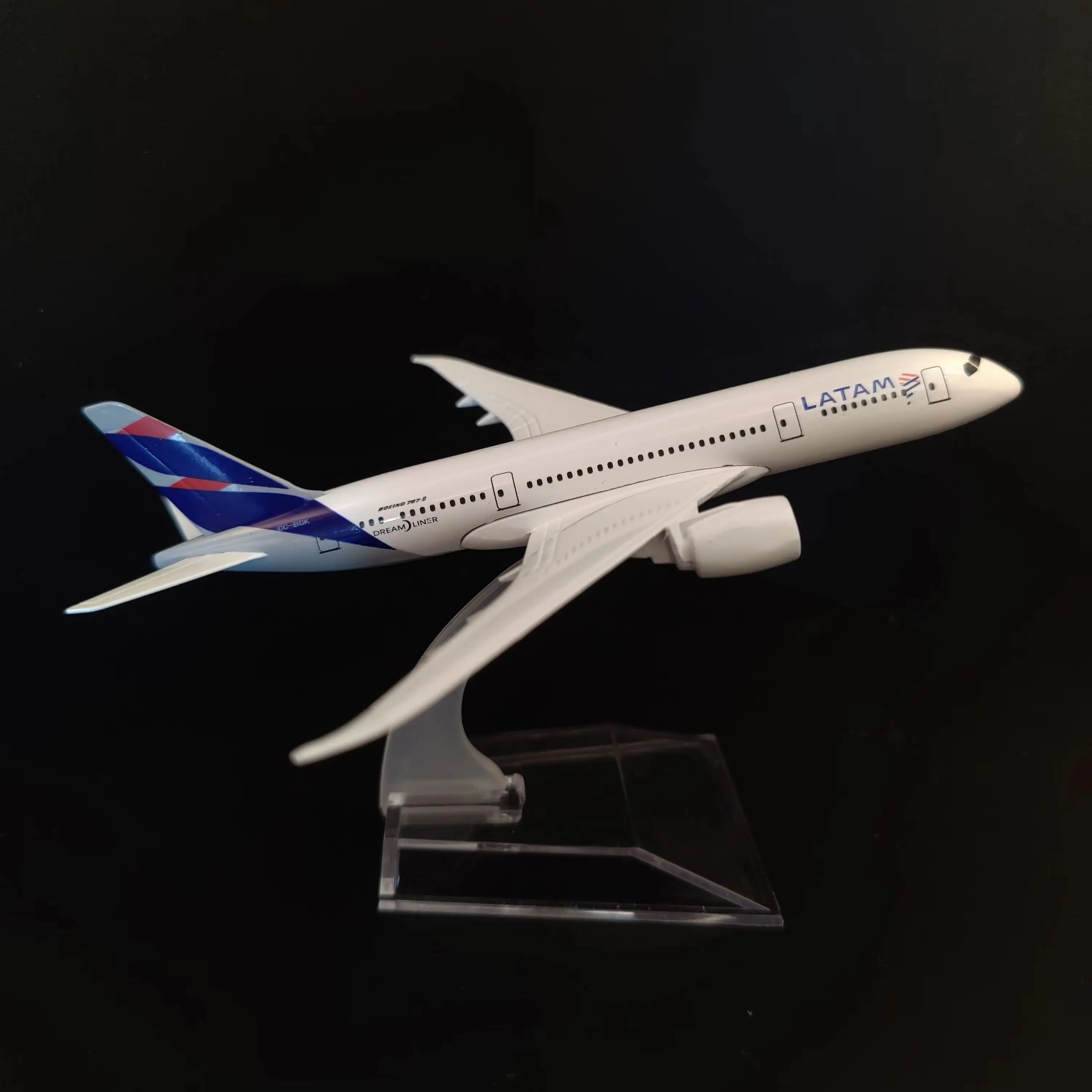 Металлическая Литая Под Давлением Модель Самолета Boeing Latin American Airlines В Масштабе