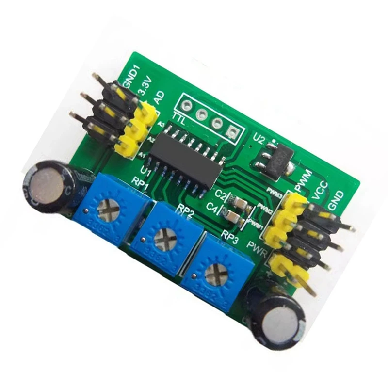 Détail du contrôleur servo 3 voies vert, précision 10 bits, pour modélisme RC, avec circuit imprimé et composants.