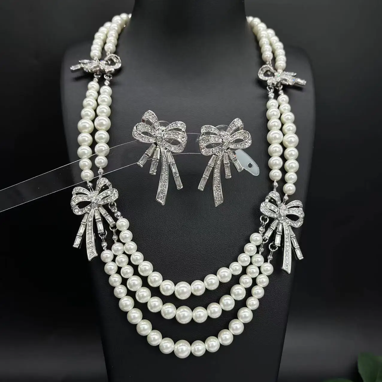 

Retro Bow Pearl Necklace Palace Style Earrings
