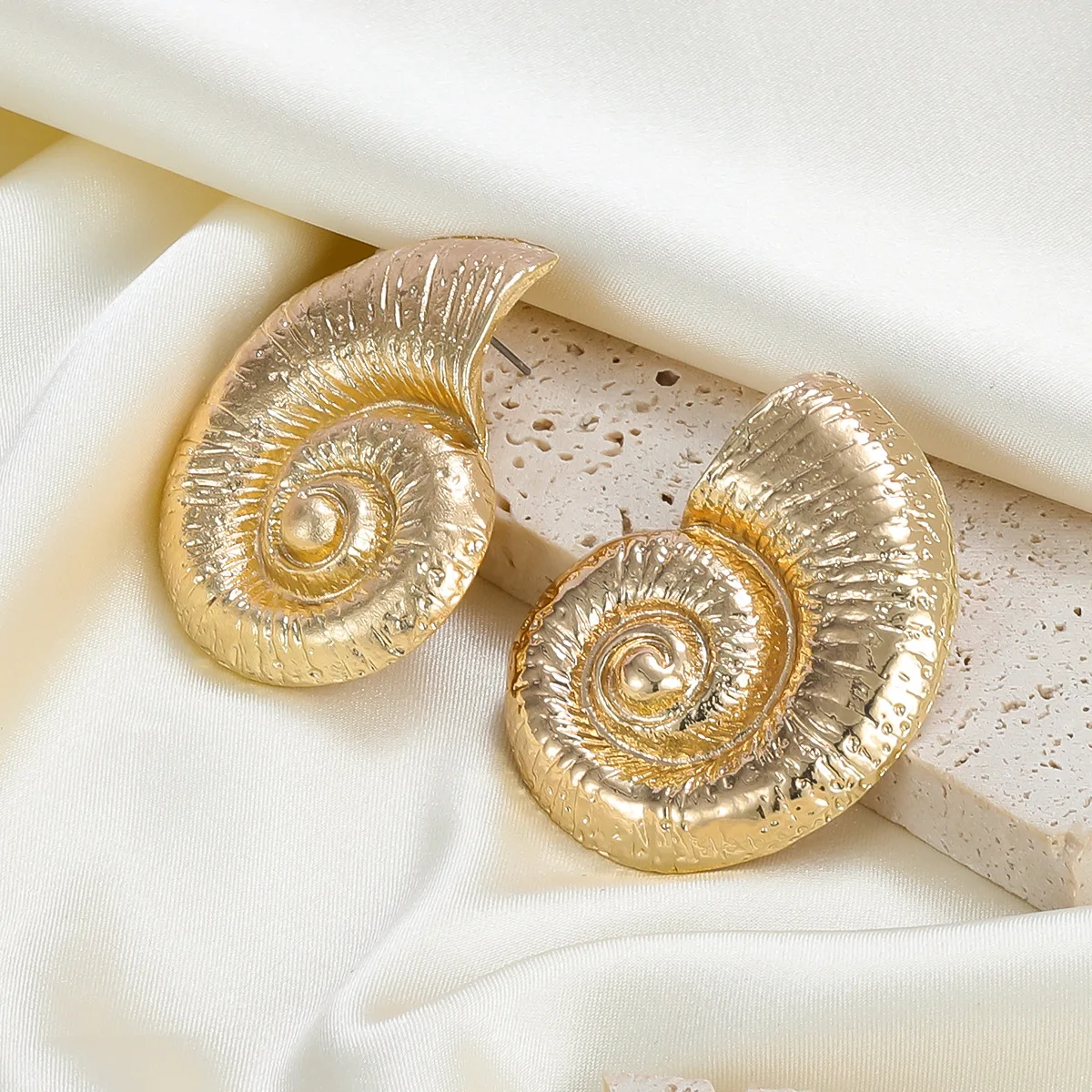 Summer New Gold Color Conch Earrings for Women Party Holiday Jewelry