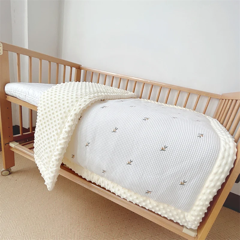 Yuan Frost baby baby Waffle cotton embroidered thickened by autumn and winter bean velvet soothing cartoon quilt cover