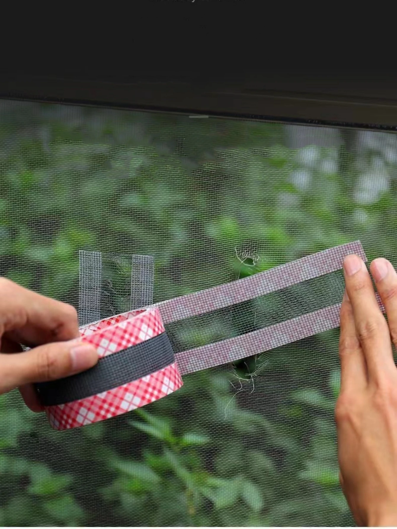 Description Picture 5 of itemBreathable Window Screen Tape High Adhesion Waterproof Magic Self-adhesive Mosquito Net Mesh Hole Repair Window Repair Patch