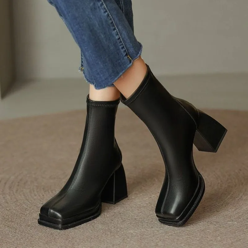 

Женские ботинки на толстой подошве, черные облегающие ботинки в британском стиле, повседневные короткие ботинки на высоком каблуке, Новинка осени 2023
