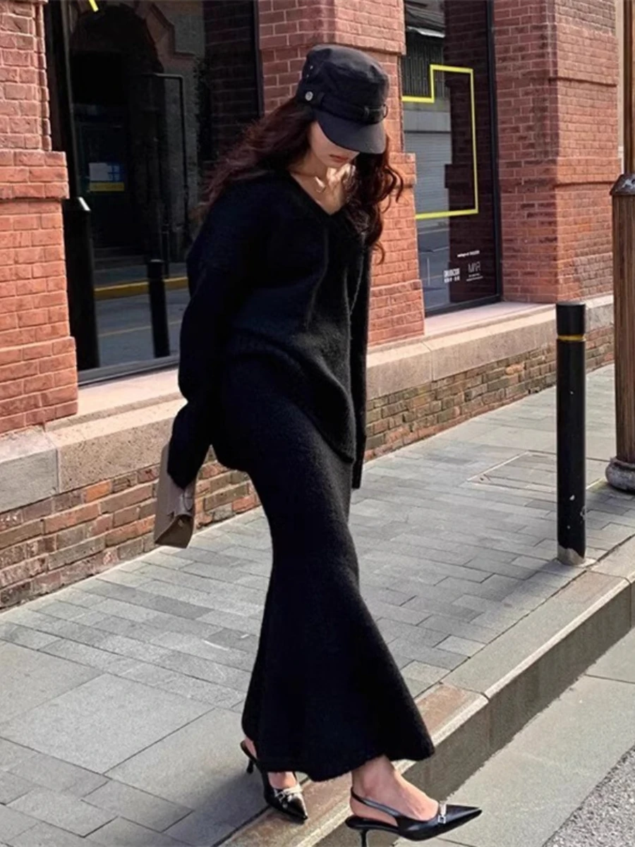 Bornladies Lazy Style Sweater Skirt Set Women's Autumn Winter V-neck Knitted Top Fish Tail Skirt Warm Fashionable Two-Piece Set