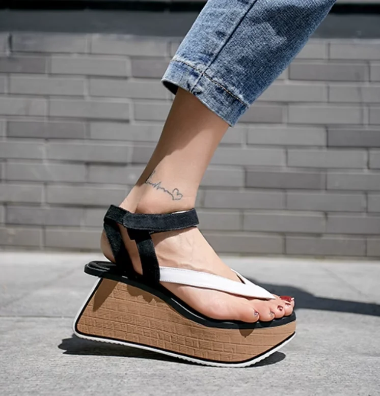 

Summer Women Casual Platform Sandals Female 6CM Platform Creepers Flip Flops Flat Beach Shoes Woman Gladiator Wedges Plus Size