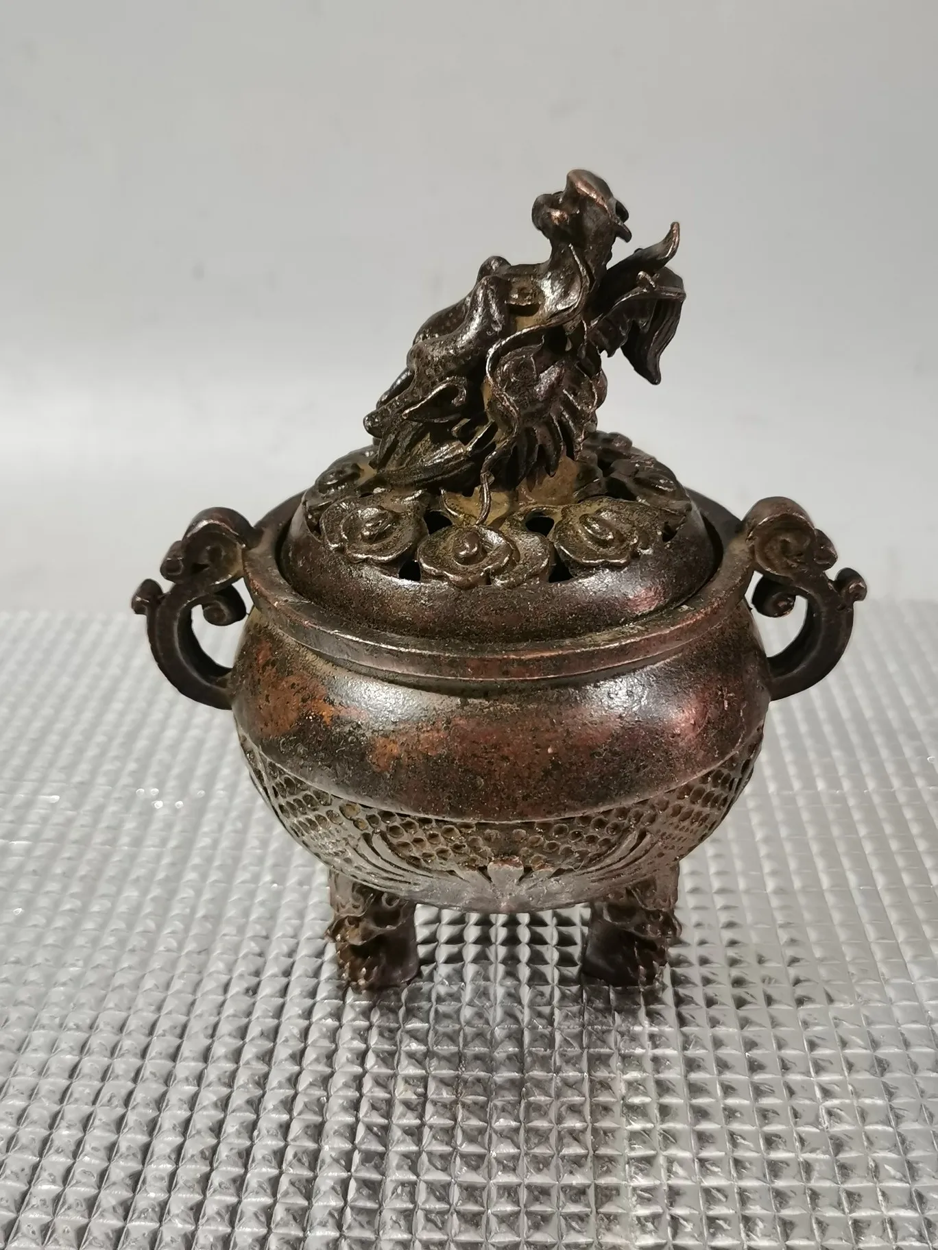 

Old-Fashioned Antique Incense Burner Faucet Xiangyun Lotus Three-legged Aromatherapy Burner Home Tea Table Ornament Decoratio
