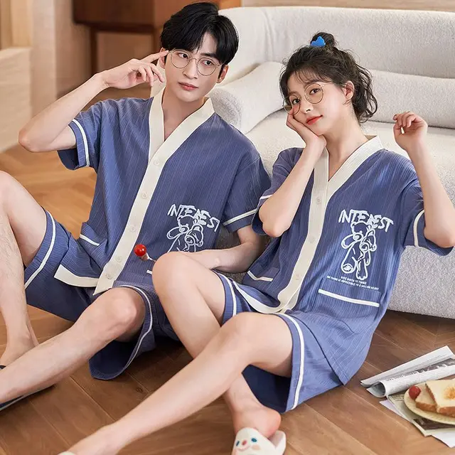 부드럽고 스타일리시한 커플 잠옷: 편안한 수면을 위한 사랑스러운 선물