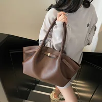 Sac fourre-tout en cuir PU souple, Design de Niche de luxe, capacité spacieuse, sac à bandoulière pour femmes, sac à bandoulière pour les déplacements et les voyages 1