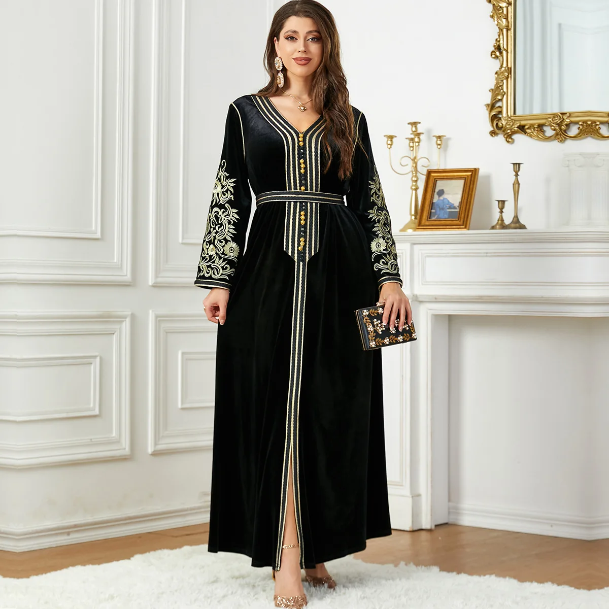 Muslim Velvet Dress Dubai Embroiled Beaded Long Dress For Party Arab Women's Evening Dress Red Black V-neck Abaya For Women