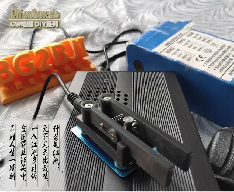 Shortwave Radio Hand Key QU-7025 Portable Dual paddle Automatic Key Shortwave CW Morse Code Magnetic Amateur Radio Hand Key Morse CW Telegraph
