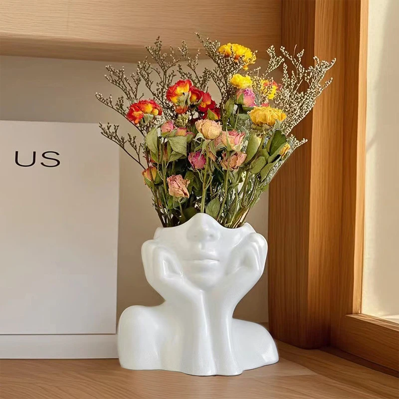 Nordic Thinking Girl Vase 3