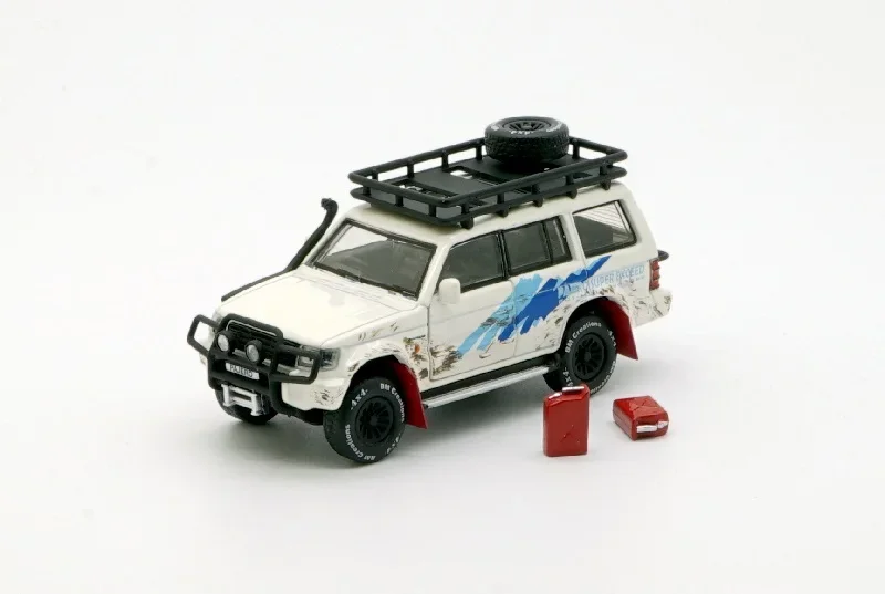 

BM Creations 1:64 3rd Gen Pajero RHD Jungle Pack Die-Cast Car Model Collection Miniature