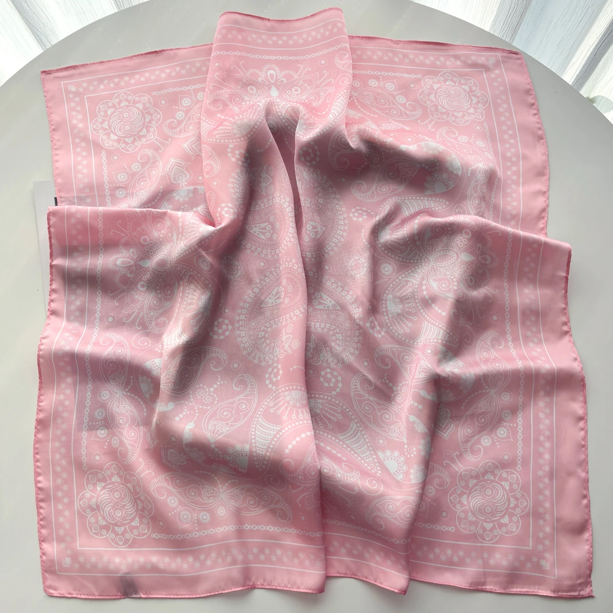 Luxuriöser quadratischer Schal für Damen, eleganter Paisley-Hijab, Halstuch, Schal für Reisen, Retro, weicher Satin-Schal – Detail 7