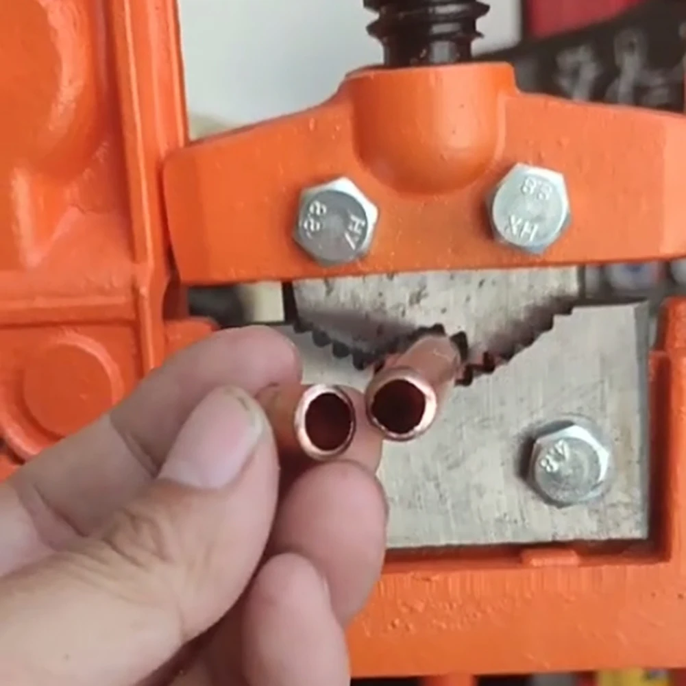 Рисунок 3 - плоскогубцы для резки труб