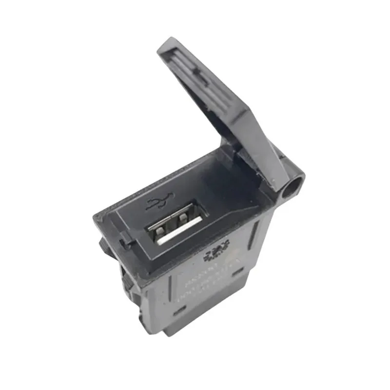 For CNHTC SINOTRUK Truck 812W25503-6110 USB Charging Interface SITRAK C7H G7 Cabinet Spare Parts Mobile Phone Charging Port
