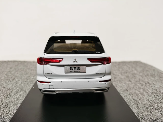 1/18 三菱 OUTLANDER（Amazon | MITSUBISHI 特注 1/18 三菱 