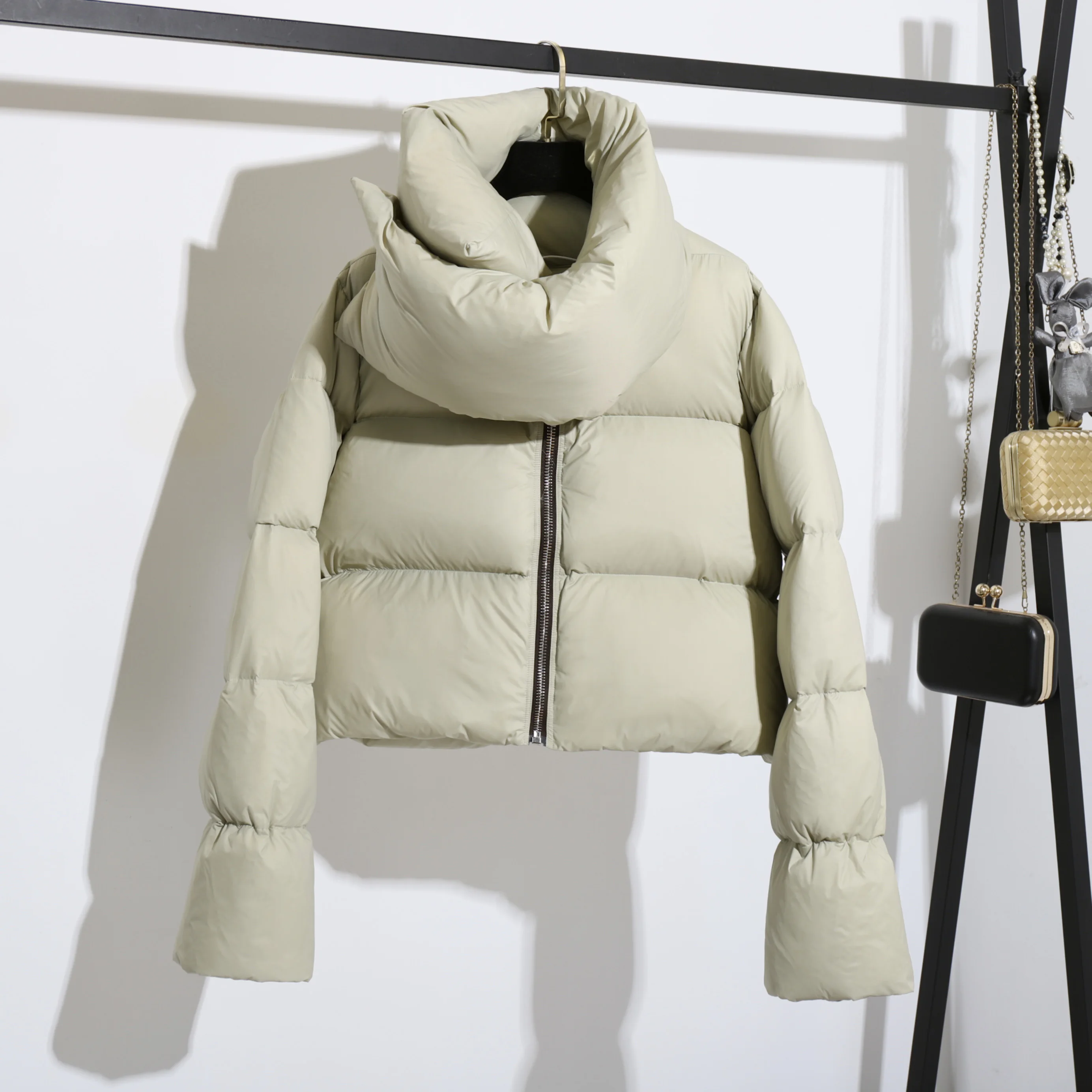 Winter Thick Warm High Quality 400g 90% White Duck Down Coat for Women Scarf Collar Cropped Puffer Jacket