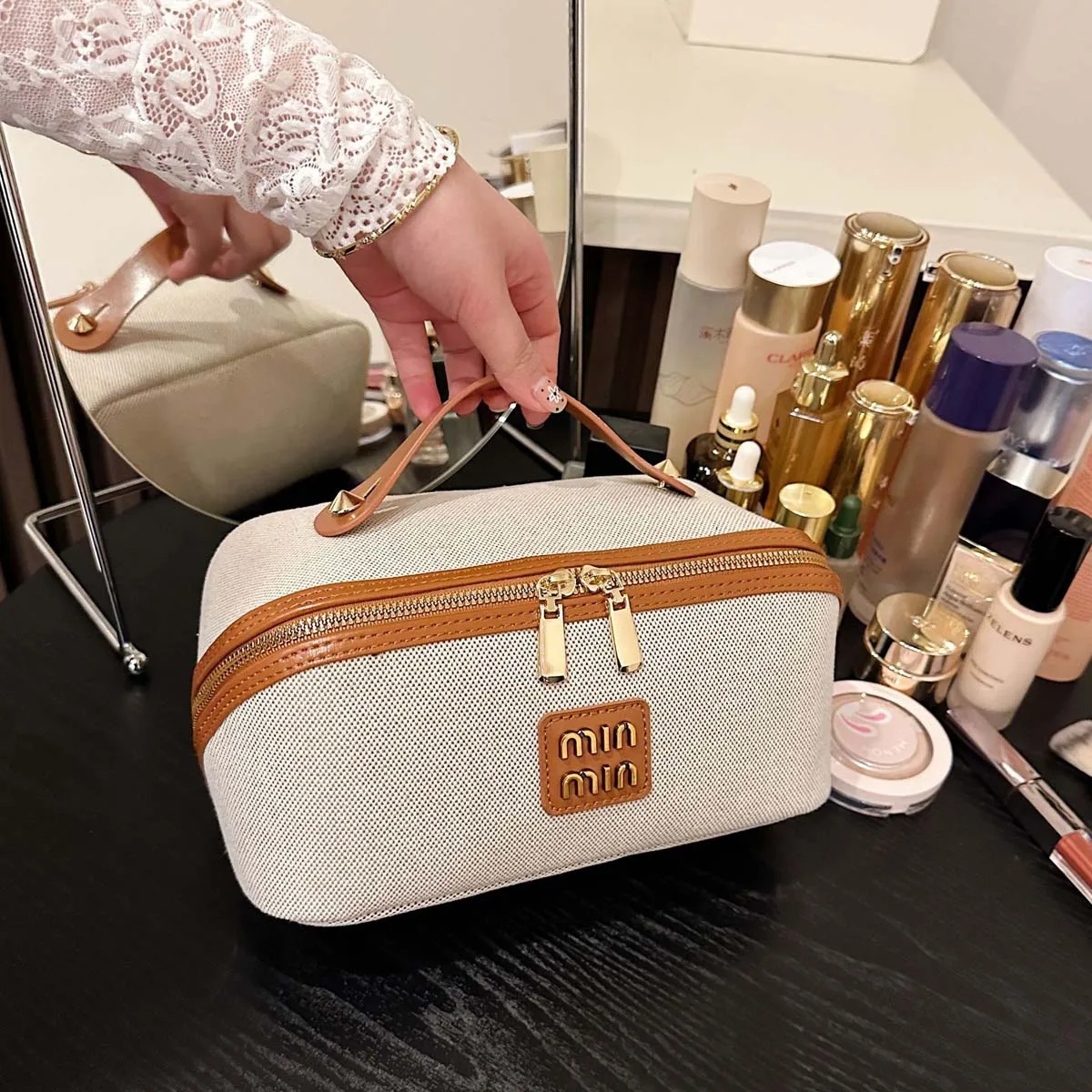 Makeup bag - Retro light luxury minimalist canvas handbag for storage large capacity high-end feel skincare and toiletries bag 1