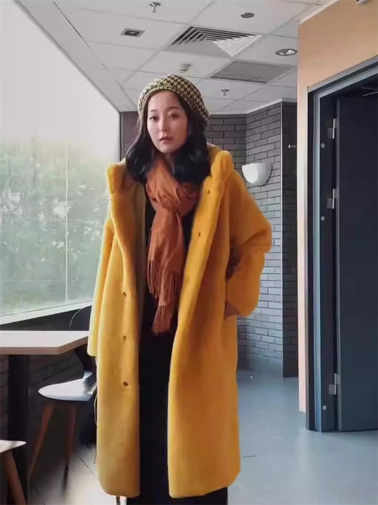 Рисунок 6 - Утолщенные длинные пальто с капюшоном