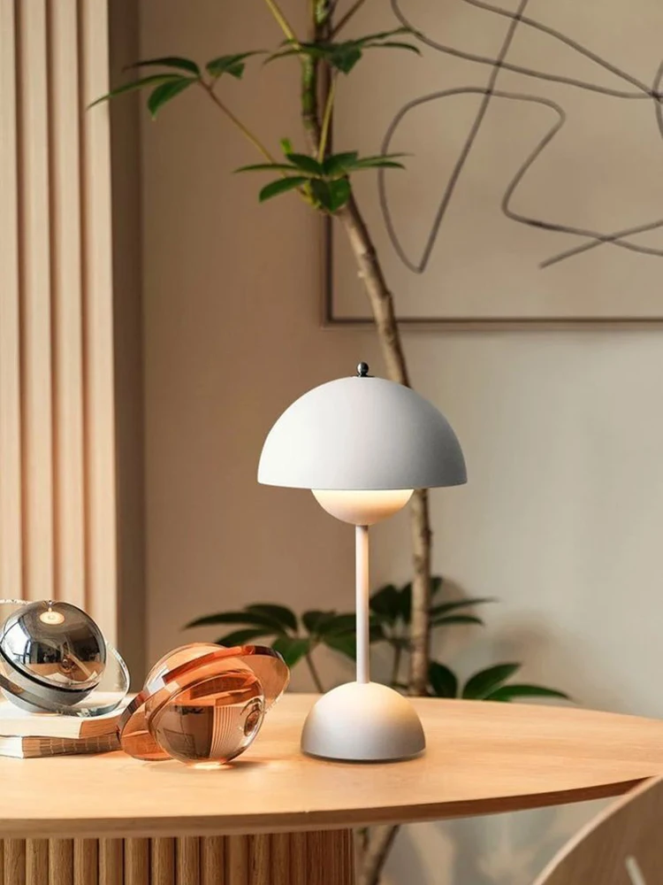 

Flower bud desk lamp with advanced sense of atmosphere, bedside lamp with long-lasting light for marriage, outdoor portable rech