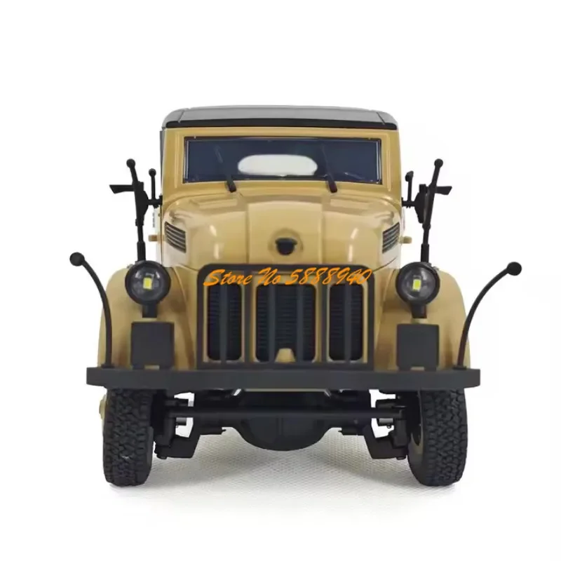 1:18 Scale 4WD Radio Control Command Vehicle Truck 2.4G LED Light Simulated Sound Smoke Crawler Off-Road Climbing RC Truck Car 2