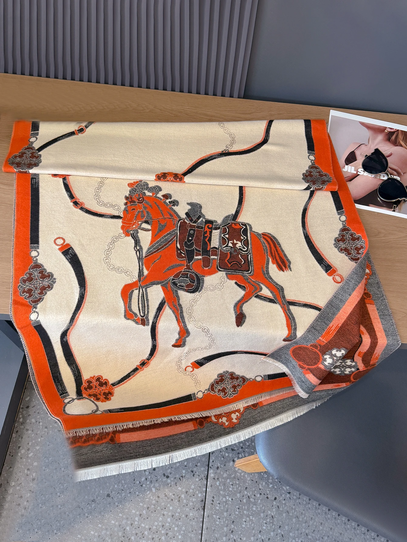 NEW Brand The Horse Design Two-Sided Thickened Pashmina Scarf Cashmere Short Beard Shawl Winter Keep Warm Female Bufanda Scarf