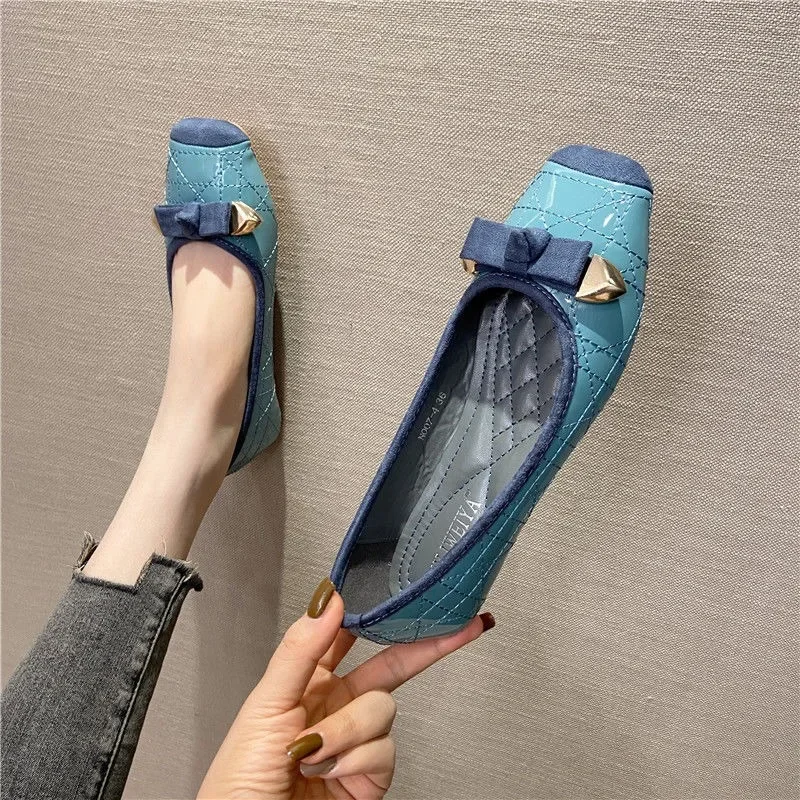 

Новинка 2024, туфли на плоской подошве с квадратным носком и мягкой подошвой с бантом, Высококачественная лакированная кожа, модная женская обувь большого размера