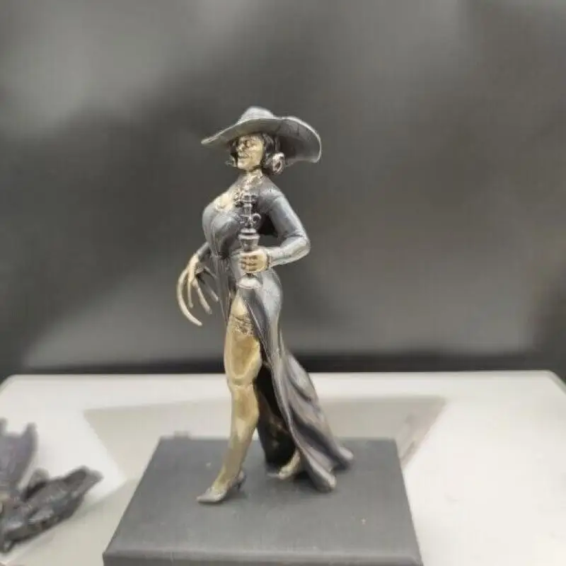 Chinese bronze bronze statue of a hand-carved witch witch statue 3