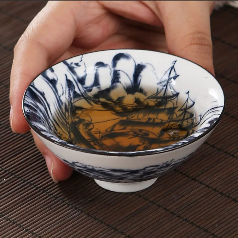 Blue And White Porcelain Teacup Chinese Kung Fu Tea Bowl For Puer Ceramic Atique Glaze Master Cup Kitchen Tea Set Accessories tea cup