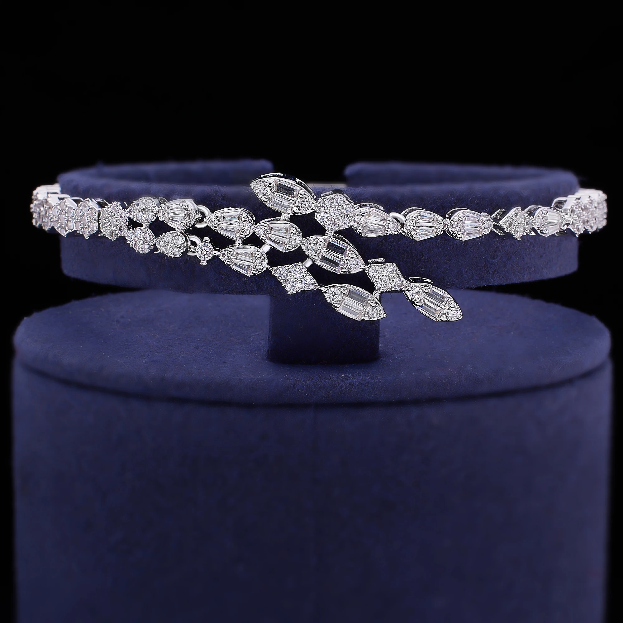 طقم إليغانس المتدلّي الفاخر