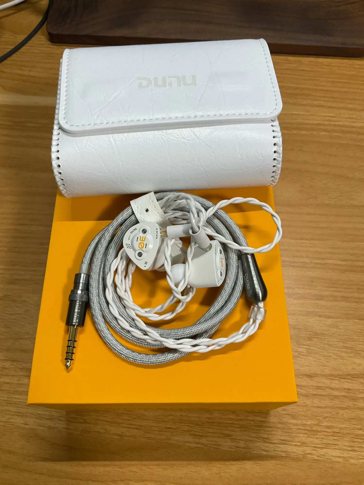 DUNU DK3001BD 1DD + 4BA + 4Micro プレーナドライバーインイヤー