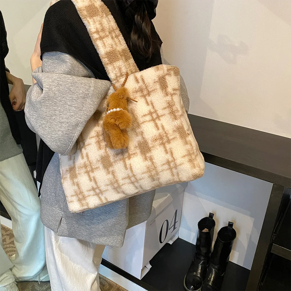 Women Plush Underarm Bag Cute Fluffy Shoulder Bag Y2K Handbag for Autumn and Winter