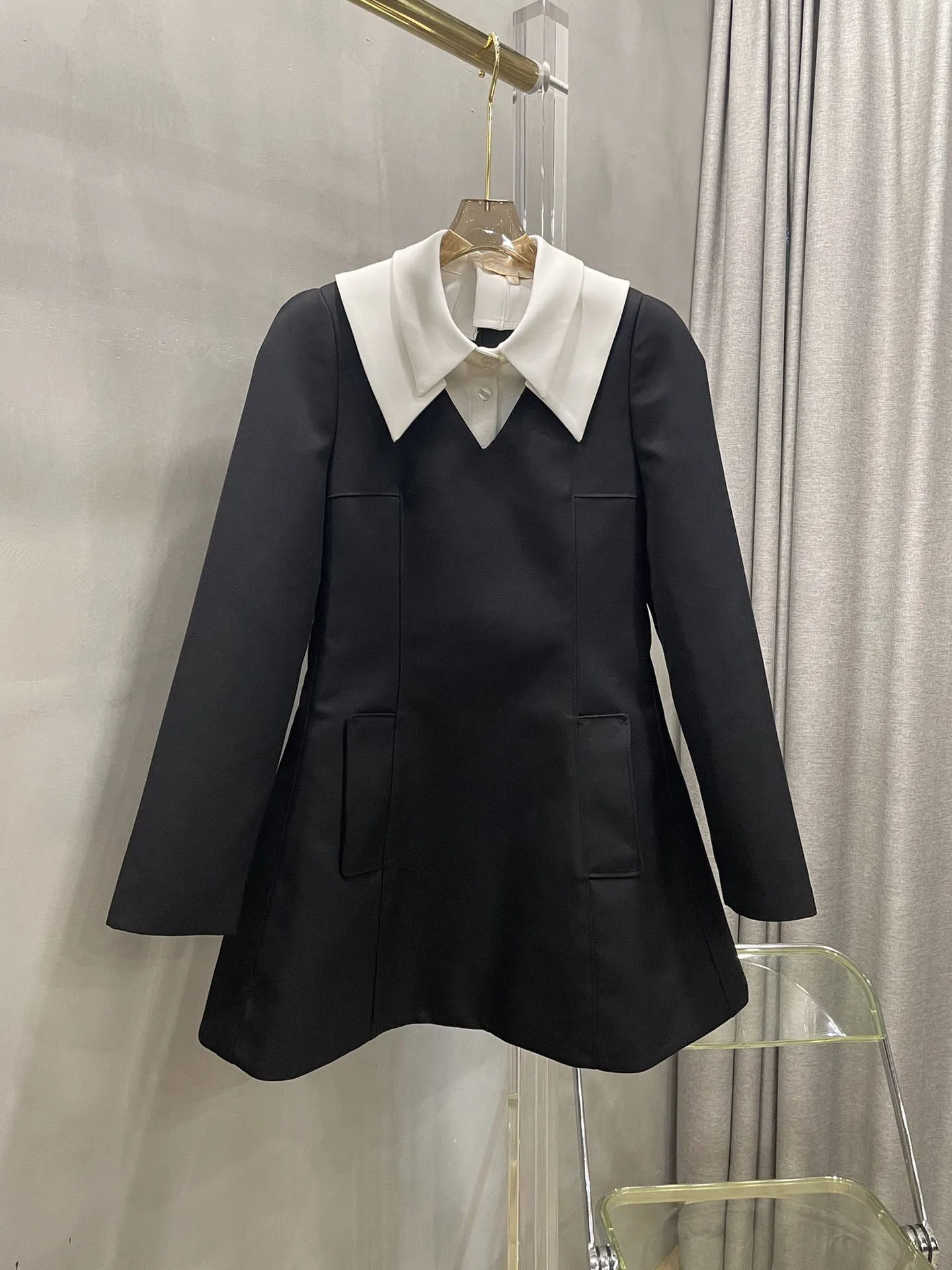 

2023 Winter New Women's Wear Retro Black Fake Two Pieces Double-Layer Waist Collar Dress 1106