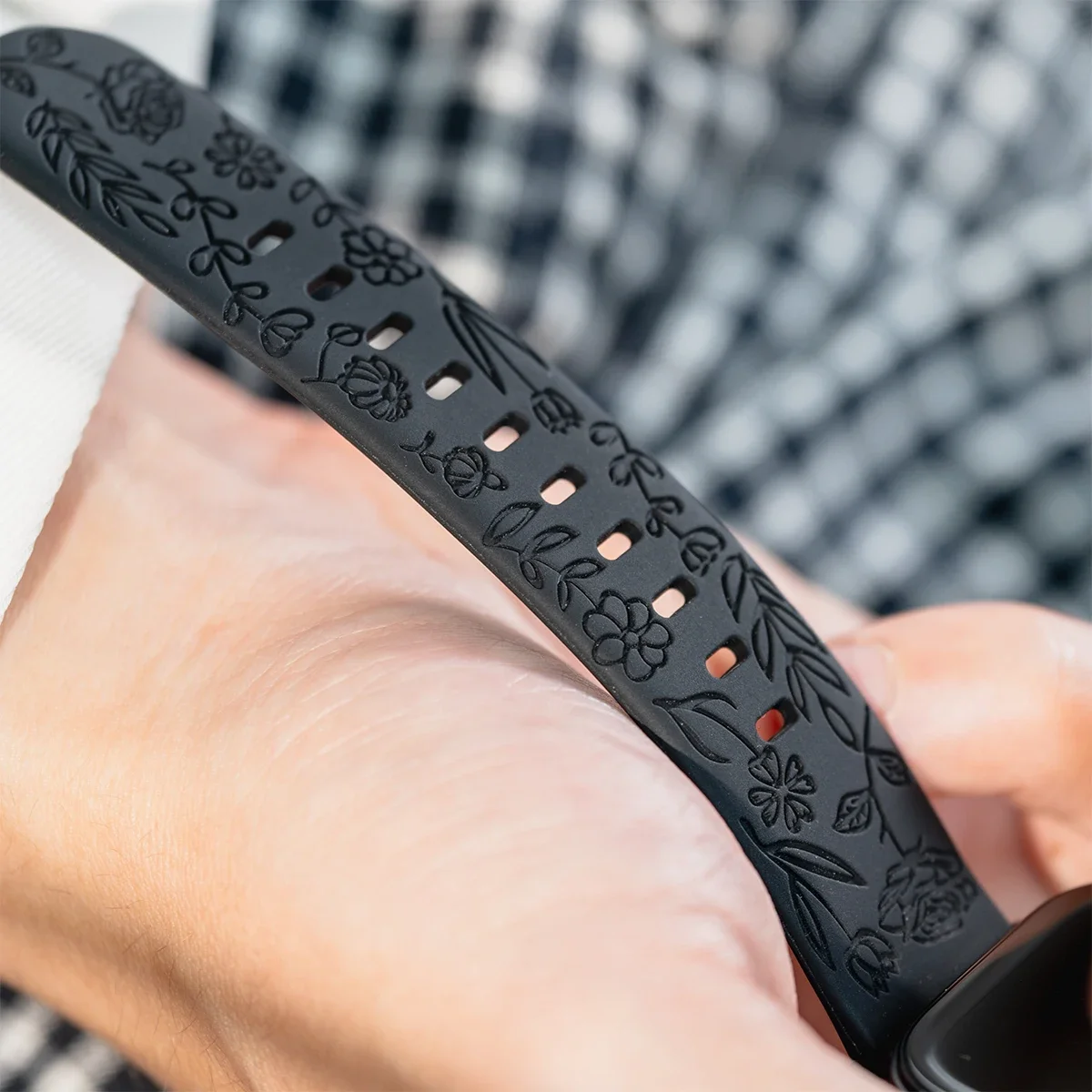Magnetic Silicone Smartwatch Strap with Carvings Design - Universal Fit Bracelet Accessory